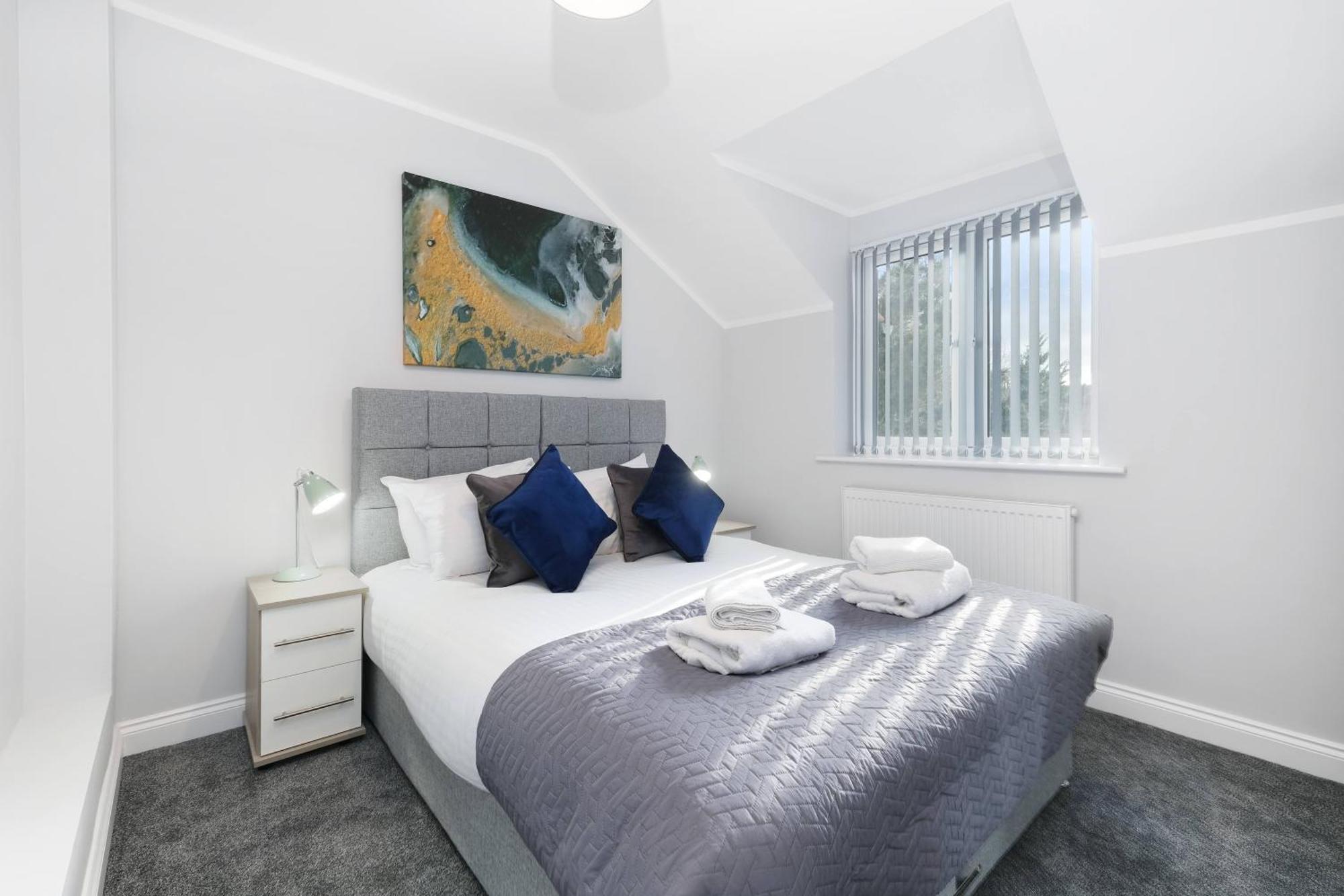 2 Bedroom Penthouse With Parking High Wycombe By 360Stays Exterior foto