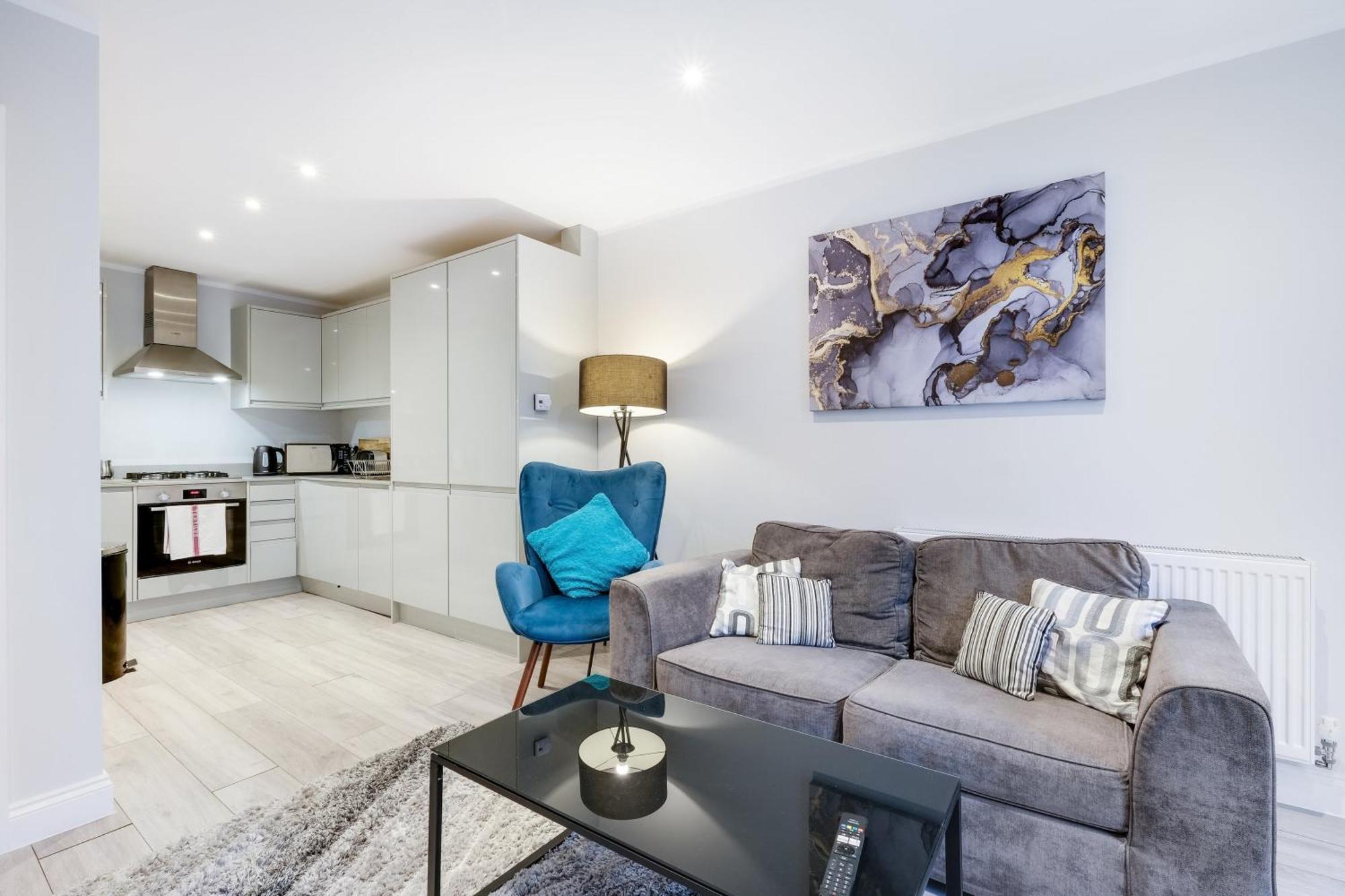 2 Bedroom Penthouse With Parking High Wycombe By 360Stays Exterior foto