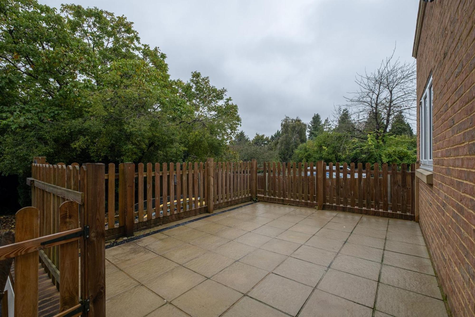 2 Bedroom Penthouse With Parking High Wycombe By 360Stays Exterior foto