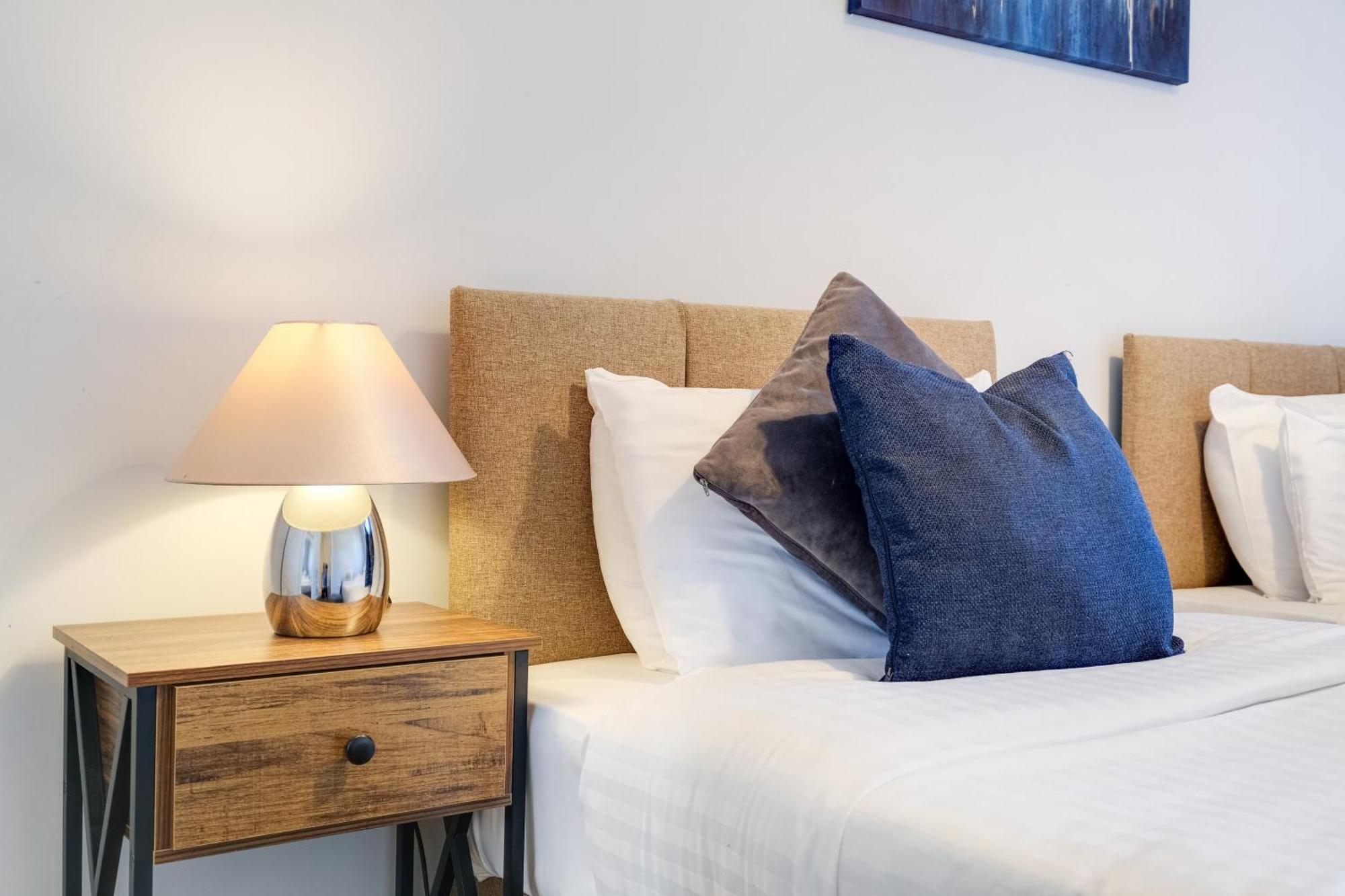 2 Bedroom Penthouse With Parking High Wycombe By 360Stays Exterior foto