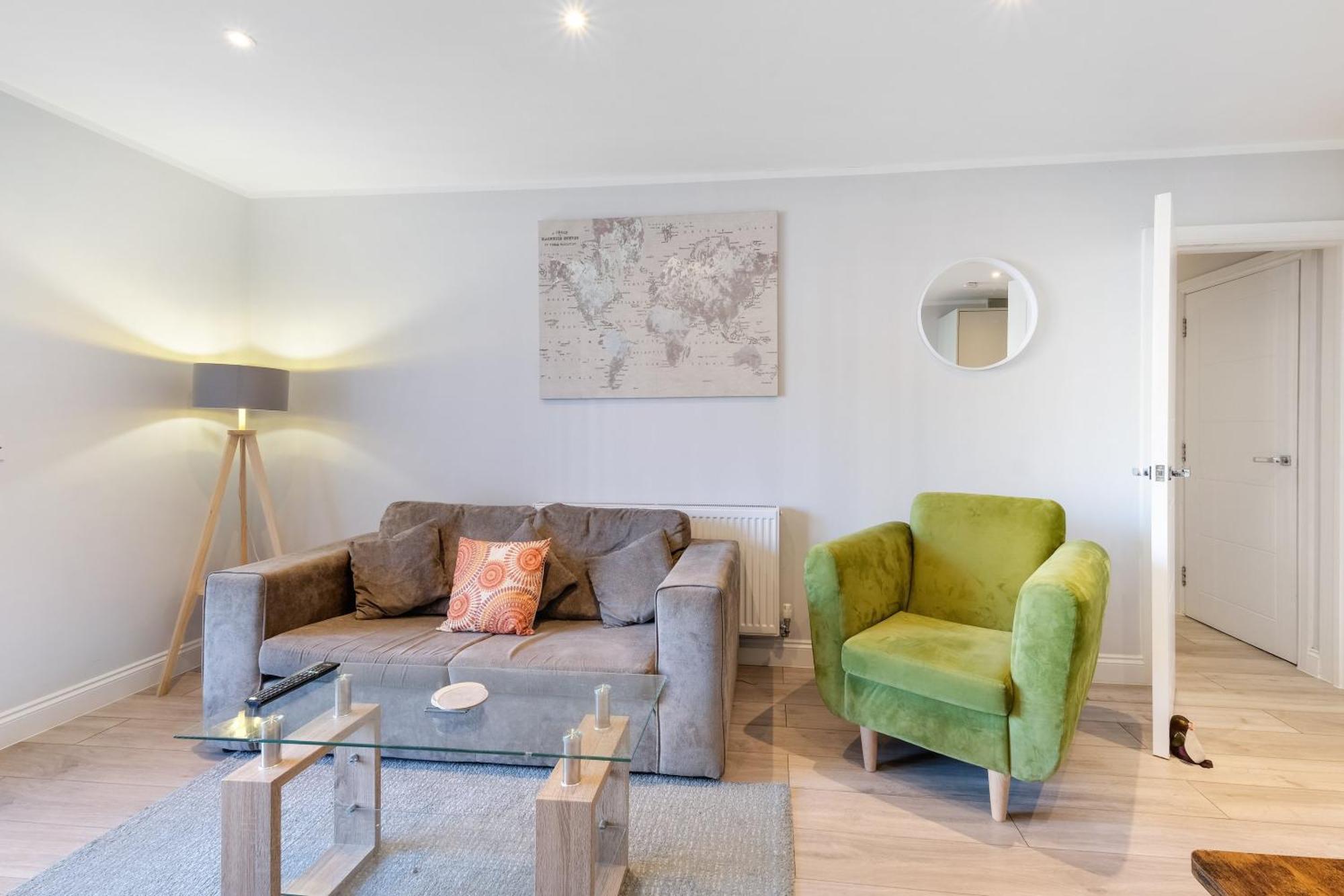 2 Bedroom Penthouse With Parking High Wycombe By 360Stays Exterior foto